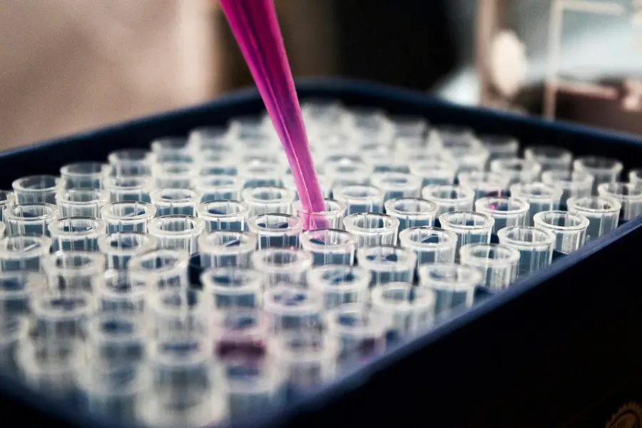 Laboratory samples and pipette